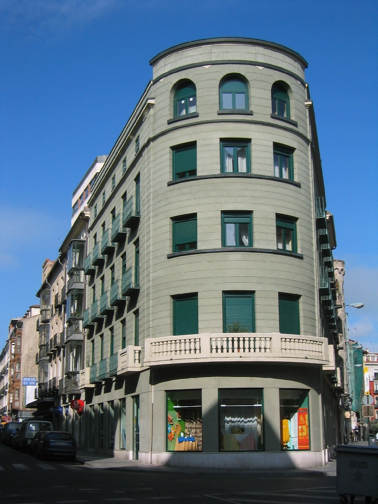 Rehabilitación integral de edificio en casco histórico - c/ Cánovas del Castillo, 10